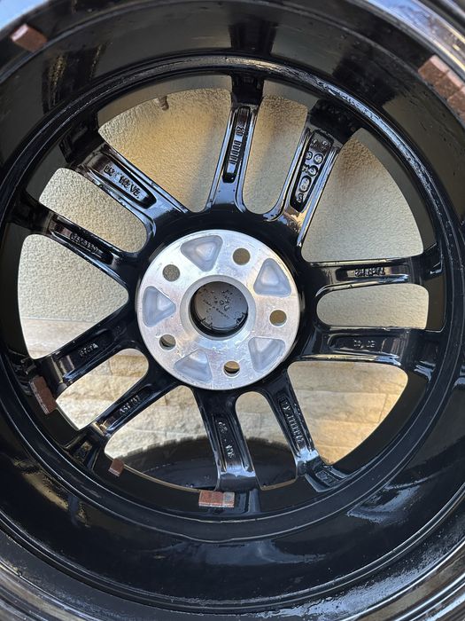 De vanzare set cauciucuri-iarnăM+S 215/65/17 utilizate 1 sezon