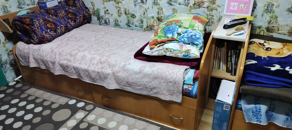 Продам кровать с матрасом и ящиками