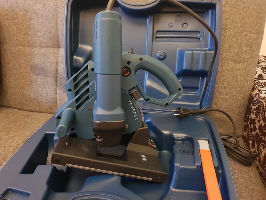 Masina de frezat caneluri Bosch GNF 20