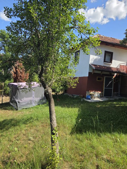 Продавам къща с.Добърчин