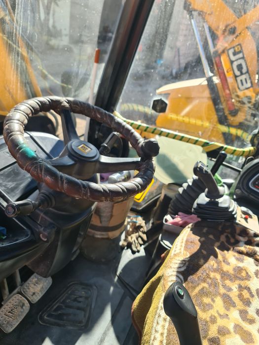 Экскаватор-погрузчик jcb 4cx