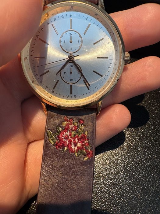 Ceas elegant curea brodată manual