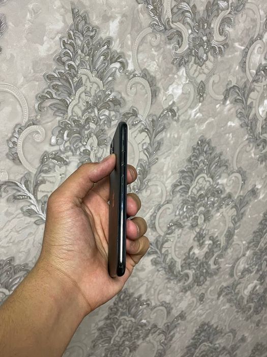 Iphone 11 pro sotiladi 256GB