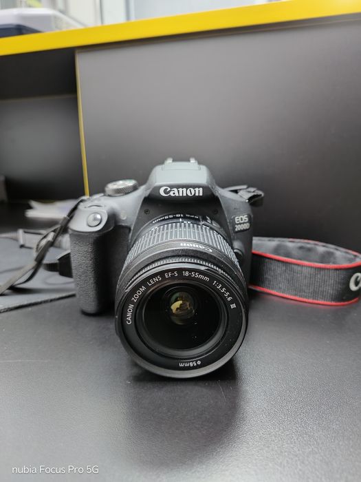 Canon EOS 2000 D