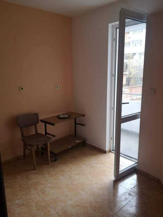 Дава се под наем Двустаен апартамент в Бургас, Възраждане - 72 кв.м за 102 € - Снимка #2