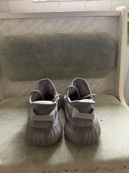 Vând Yeezy Boost 350 V2 ‘Steel Grey’