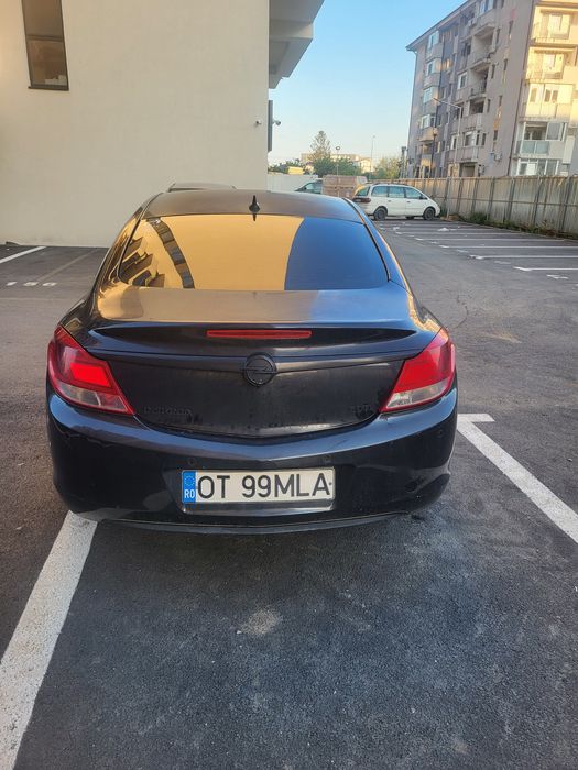 Vând Opel Insignia 2.0 D 2010
