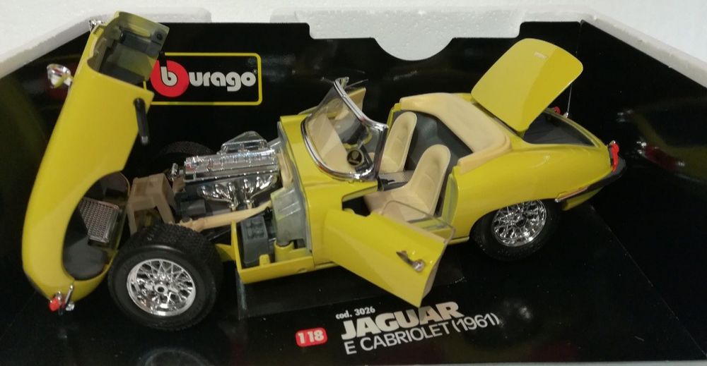 Jaguar E Cabriolet 1961
Scara 1:18
Bburago