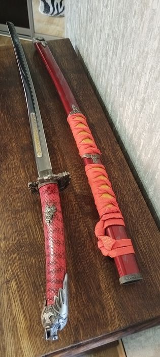 Продам катаны сувенирные.