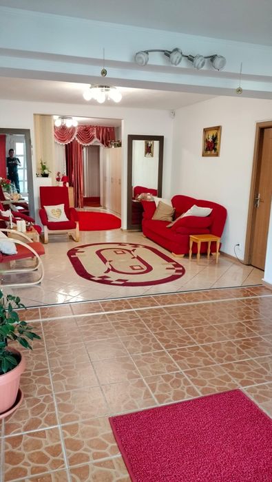 Ofer spre închiriere vila în Ploiești