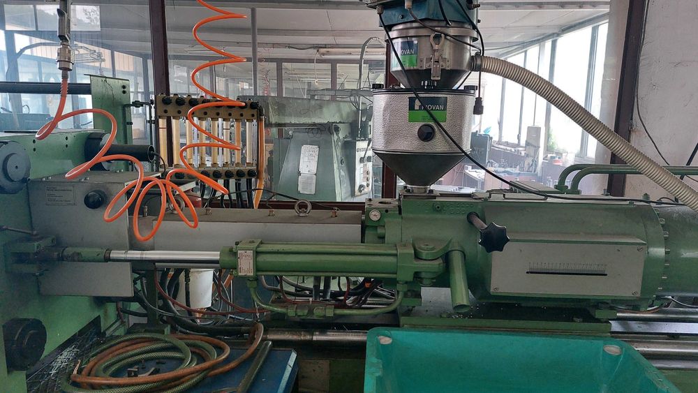 Шприц машина ENGEL, с оборудване