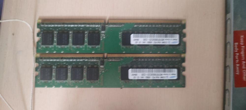 Vând piese de pc vechi