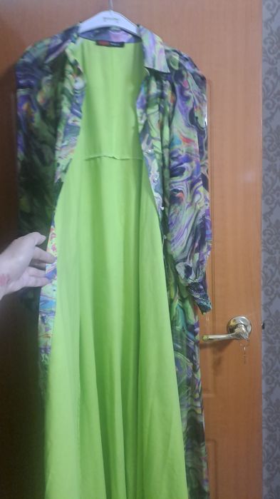 Вечернее красивое платье с длинными рукавами