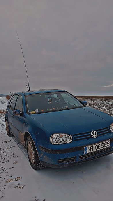 Vând golf 4 albastru