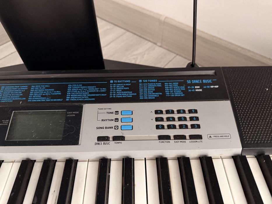 Продам Синтезатор