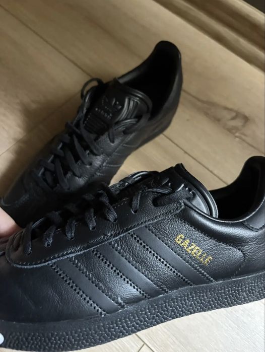 Чисто нови Adidas обувки