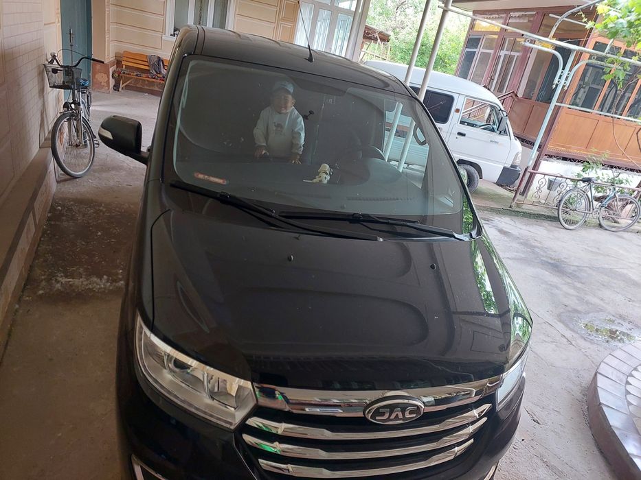 Жак М 3 минибус сотилади. 2023 йил ишлаб чикарилган. 17200 &.