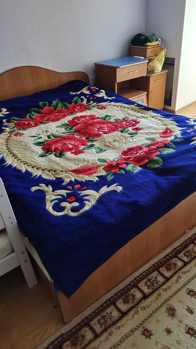 Двуспальная кровать