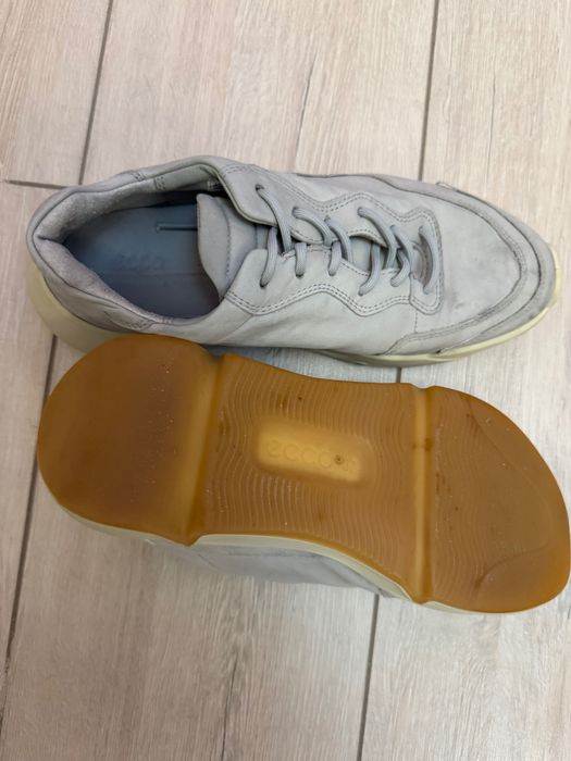 Продам кроссовки Ecco