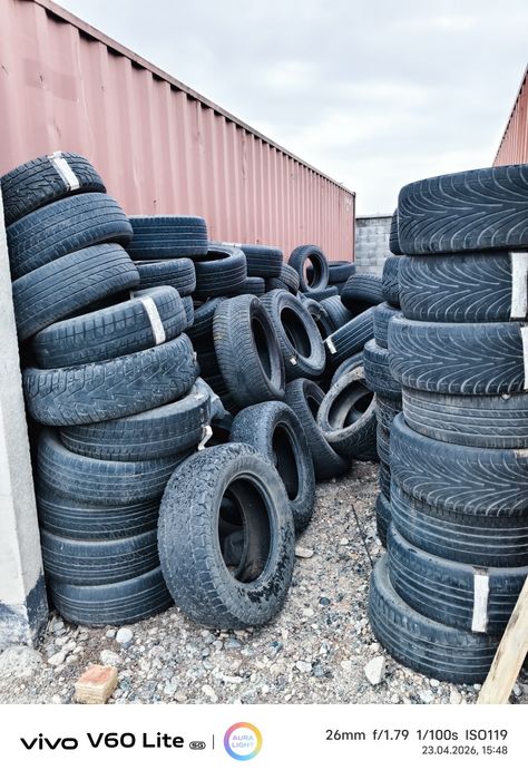 Продам старые шины.