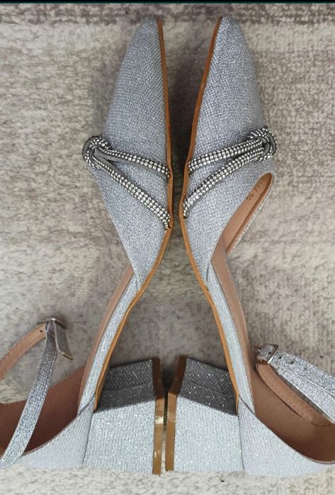 Sandale elegante argintii, Nr 39, branț  25 cm , toc 4,5 cm