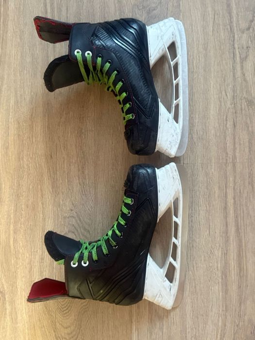 Коньки хоккейные