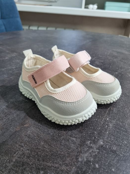 Кроссовки летние для девочки