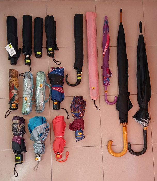 Сгъваеми автоматични и полуавтоматични чадъри различна големина .