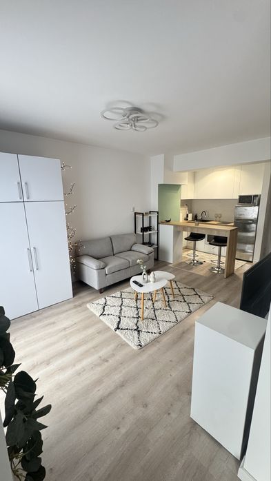 Vand canapea Jysk  gri deschis foarte pufoasa