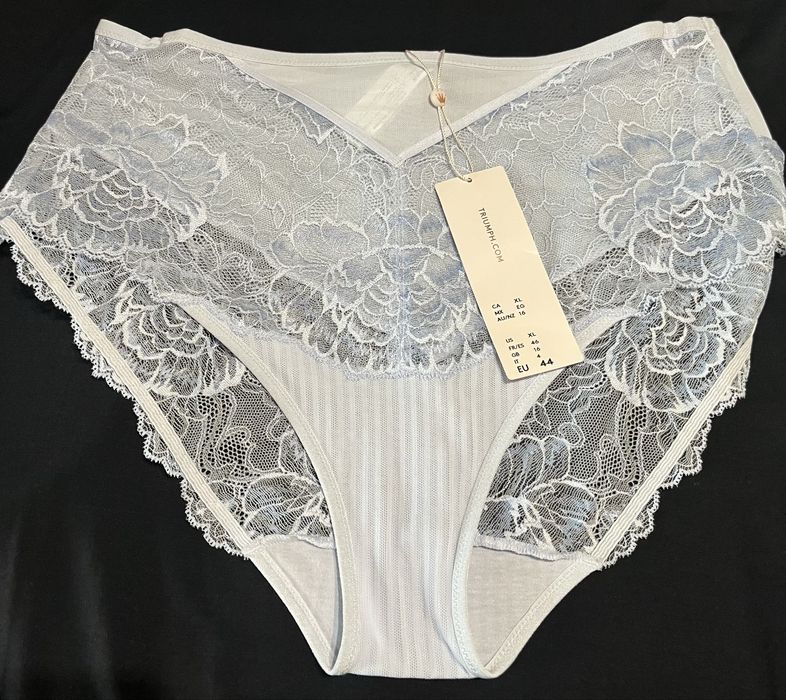 Оригинално бельо на Triumph размер XL