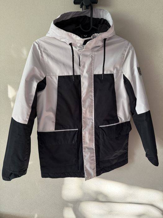 Продам осенние куртки 146-152 Orby