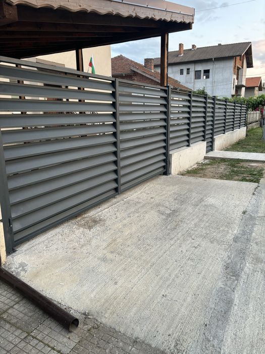 Метални врати и огради