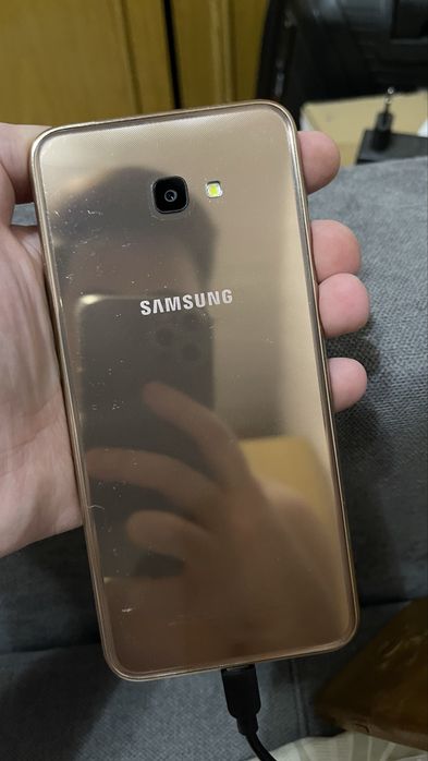 Samsung Galaxy J4 телефон сенсорный
