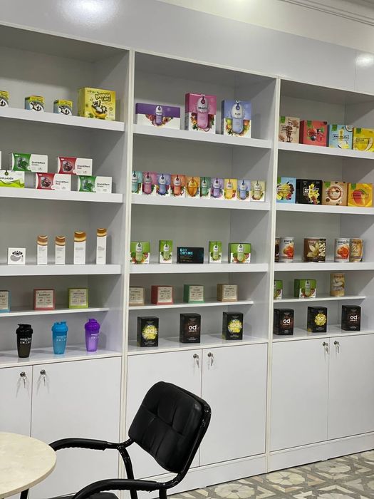 Продаётся мебель. Подойдёт для аптеки, магазина, офиса.