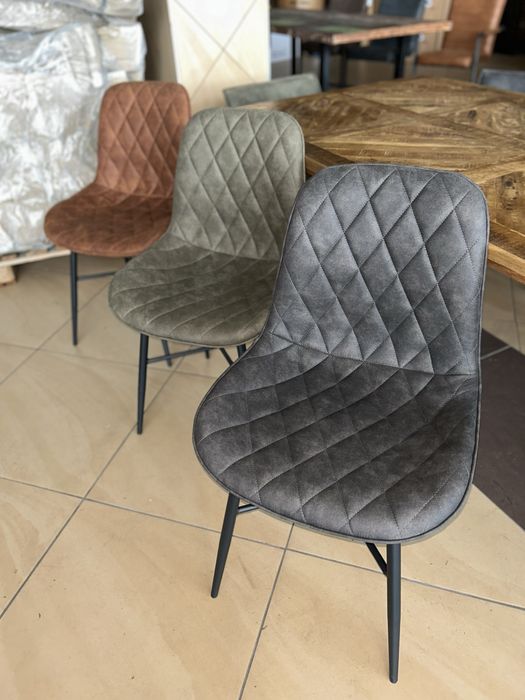 Scaune noi de vanzare