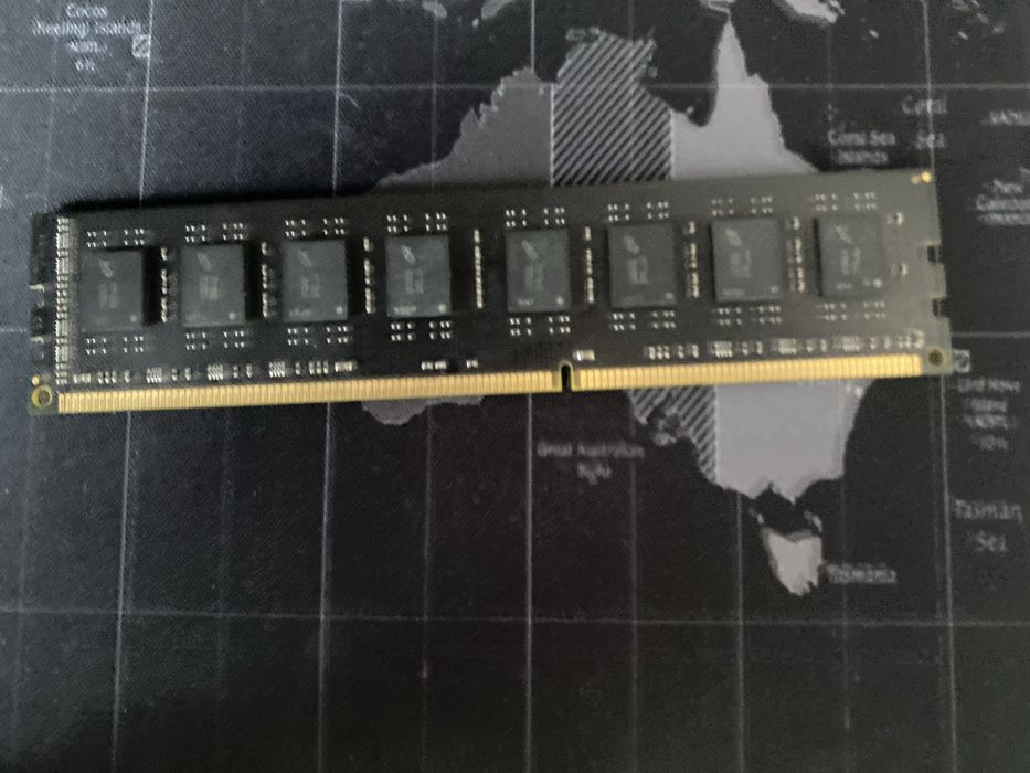 Ddr3 4gb planka bir dona bor