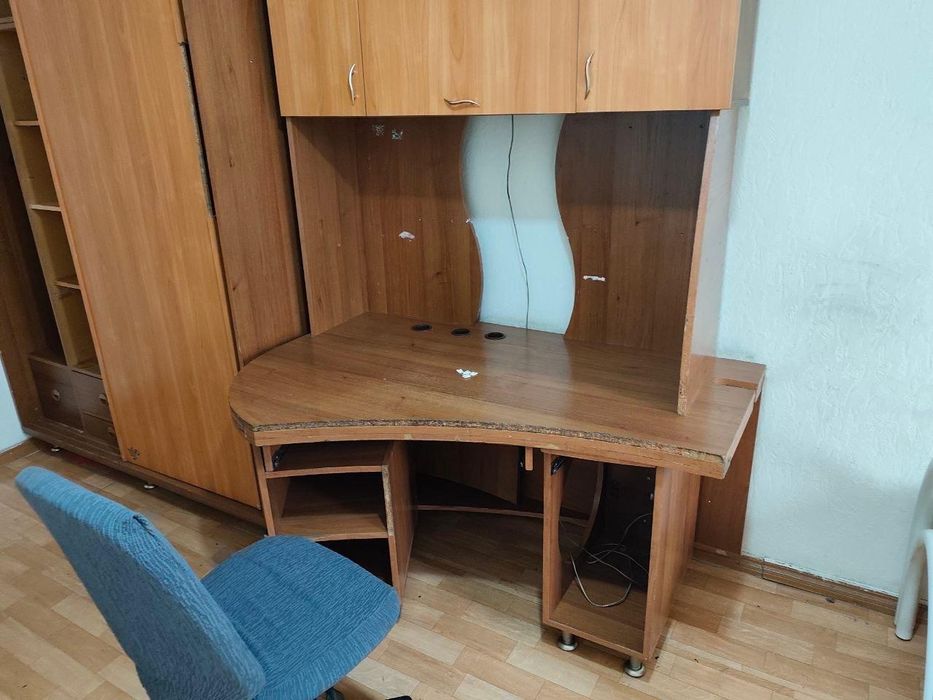 Продам компьютерные столы раздвижной б/у