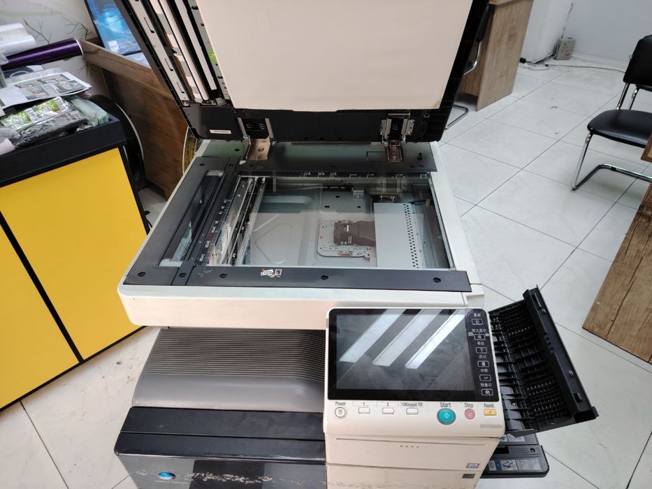 Konika Minolta bezhab C 754 e