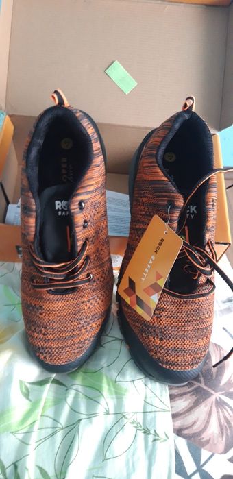 Vând bocanci rocksafety