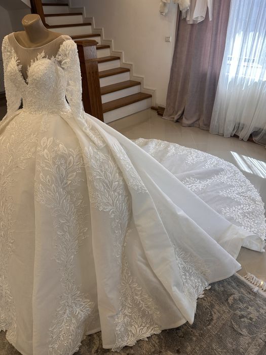 Vand rochie de mireasa cu corset reglabil