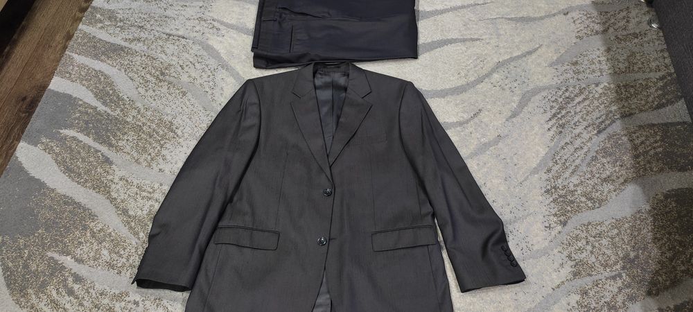 Продам мужские костюмы