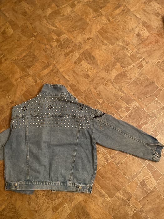 Продам джинсовую куртку бу размер 44-46