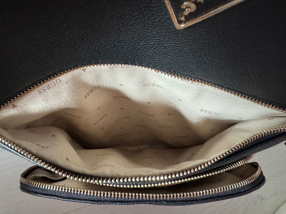 Голяма дамска раница GUESS