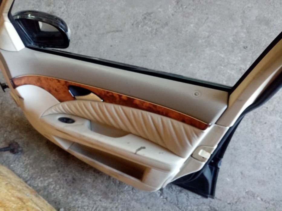 Двери на Мерседес W211  из Германии