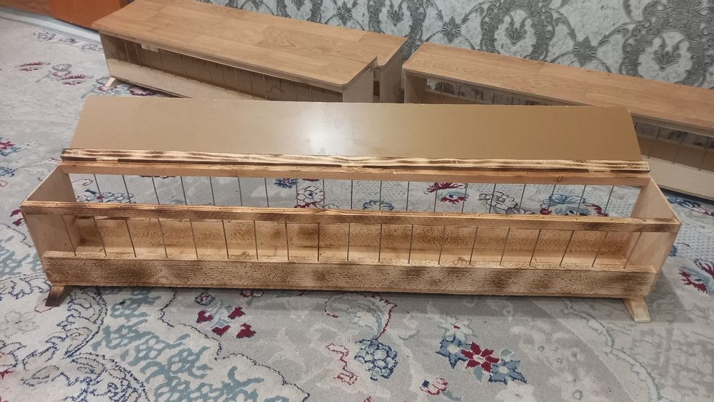 Для голубей кормушки разные