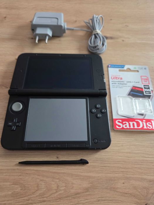 Jucărie Nintendo 3ds xl fara zgârieturi modat pe Sandisk 128gb