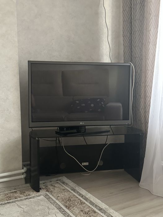 продам телевизор с подставкой