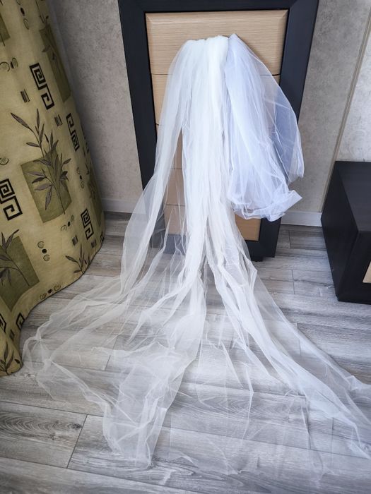 Свадебное платье со шлейфом