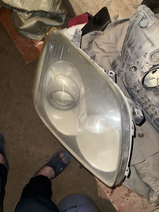 Фара тойота авенсис 2003т25