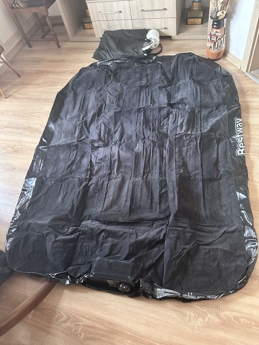 Надуваемо легло за трима души с електрическа помпа самонадуваещо